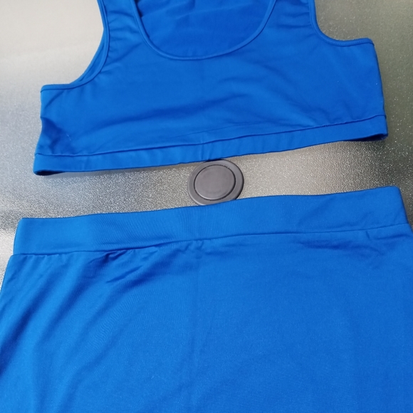 New without tag - 2 piece crop top & pencil skirt. - Picture 10 of 10